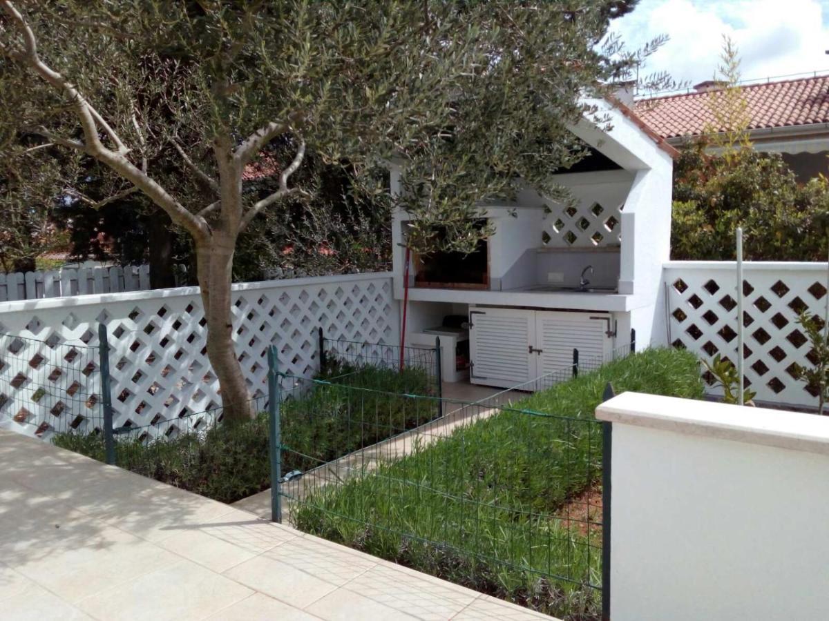Apartment Mato Barbariga Exterior foto